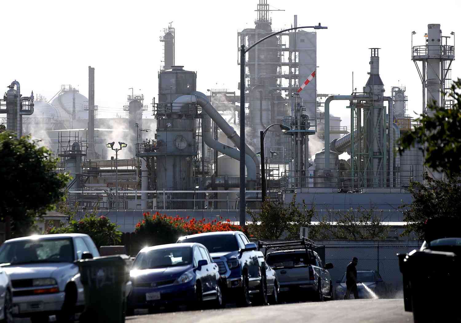Los Angeles Gasoline Prices Drop to the Lowest in a decade